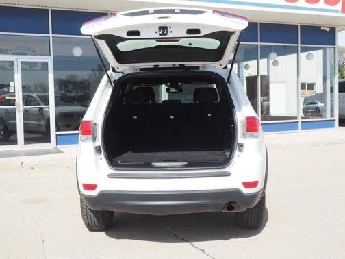 White 2016 Jeep Grand Cherokee Laredo