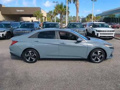 2023 Hyundai ELANTRA Limited