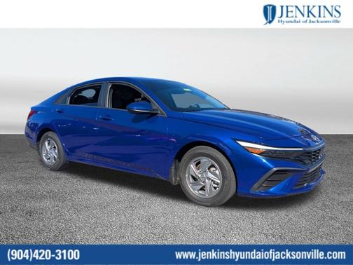 2024 Hyundai ELANTRA SE