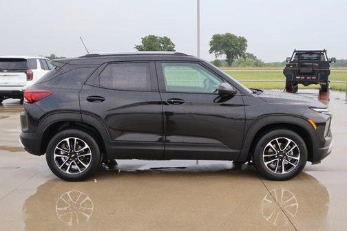 Mosaic Black Metallic 2025 Chevrolet Trailblazer LT