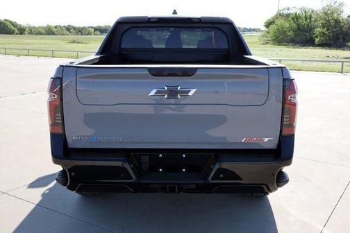 2025 Chevrolet Silverado EV RST