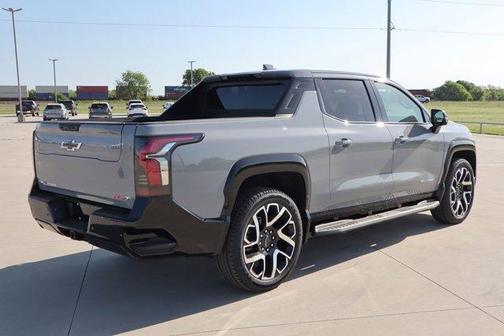 2025 Chevrolet Silverado EV RST