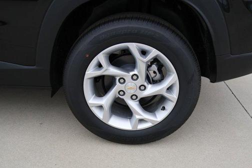 Mosaic Black Metallic 2026 Chevrolet Trax LS