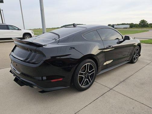 2021 Ford Mustang EcoBoost