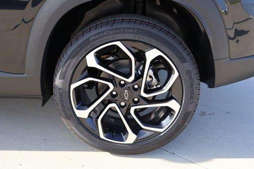 Mosaic Black Metallic 2026 Chevrolet Trax 2RS