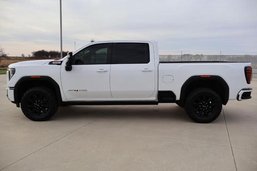 2024 GMC Sierra 2500 AT4