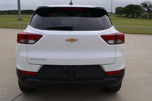 Summit White 2026 Chevrolet Trailblazer LS