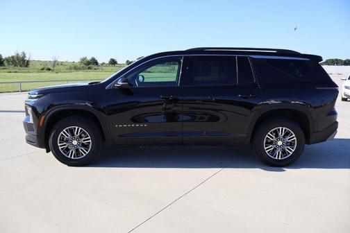 Mosaic Black Metallic 2026 Chevrolet Traverse LT