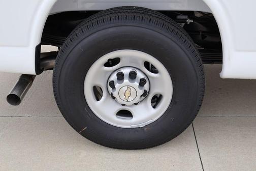Summit White 2026 Chevrolet Express 3500 LS