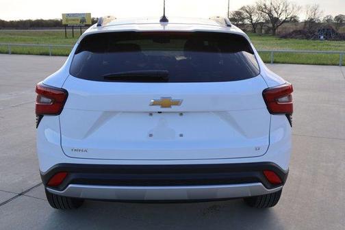 Summit White 2026 Chevrolet Trax LT