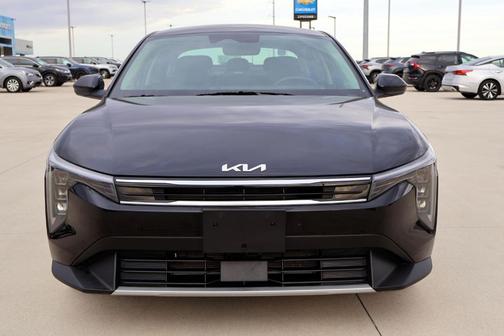 Aurora Black Pearl 2025 Kia K4 EX