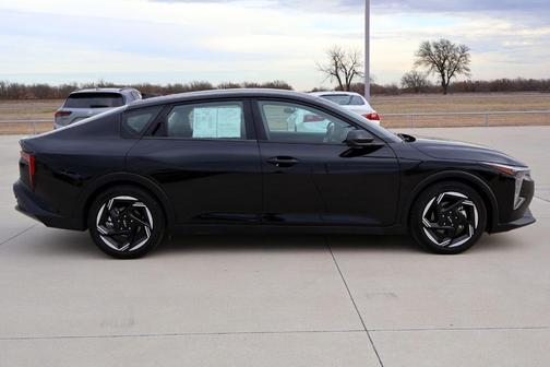 Aurora Black Pearl 2025 Kia K4 EX