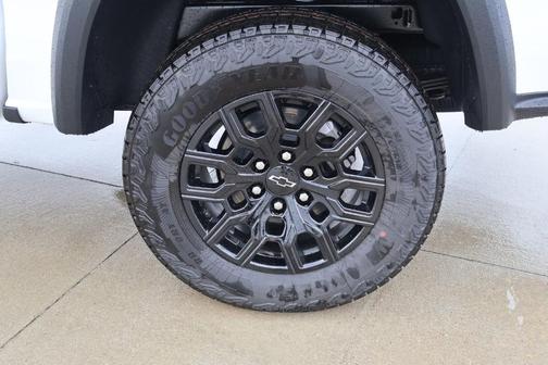 Summit White 2026 Chevrolet Colorado Trail Boss