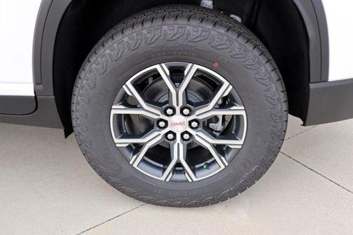 2025 GMC Acadia AT4