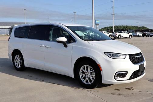 2023 Chrysler Pacifica Touring-L