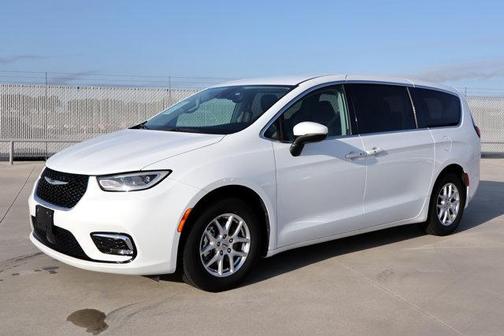 2023 Chrysler Pacifica Touring-L