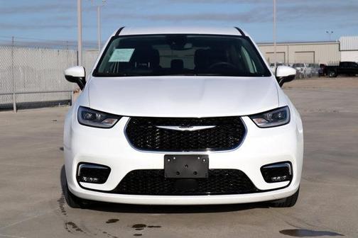 2023 Chrysler Pacifica Touring-L