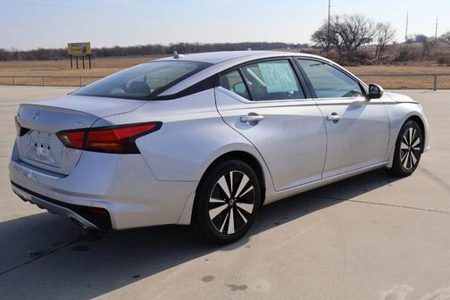 Silver 2021 Nissan Altima 2.5 SL