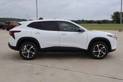 Summit White 2026 Chevrolet Trax 1RS