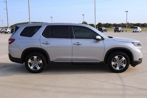 Silver 2023 Honda Pilot EX-L 7-Passenger