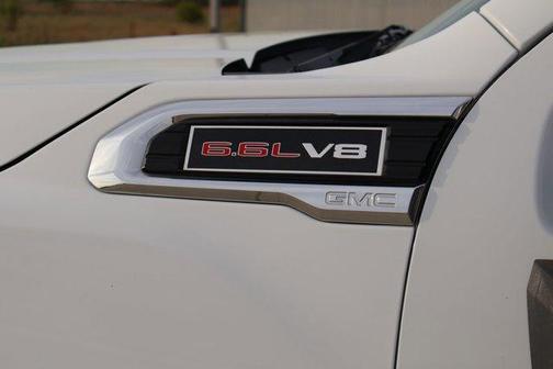 Summit White 2022 GMC Sierra 2500 Pro