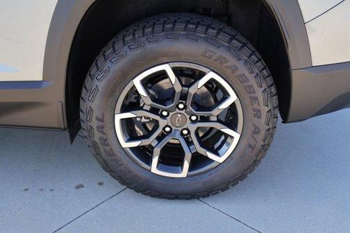Sterling Gray Metallic 2026 Chevrolet Equinox FWD ACTIV