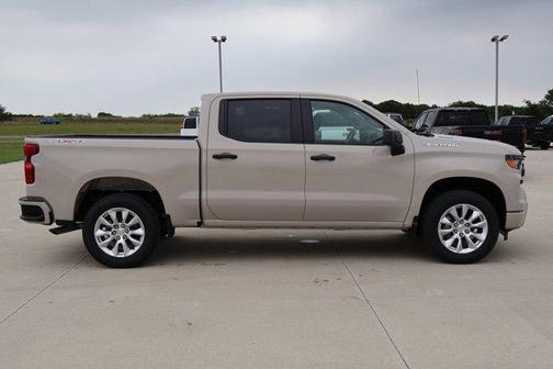 White Sand 2026 Chevrolet Silverado 1500 Custom