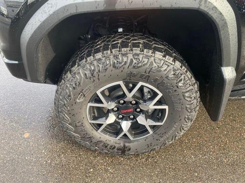 2024 GMC Canyon AT4X