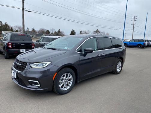 2023 Chrysler Pacifica Touring-L