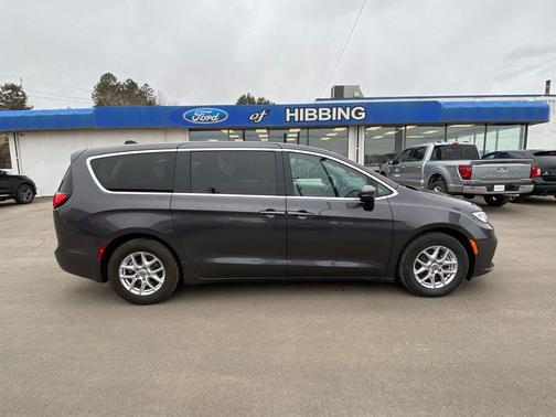 2023 Chrysler Pacifica Touring-L