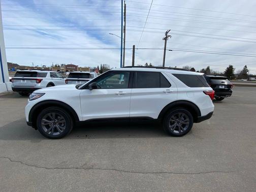 Star White 2026 Ford Explorer Active