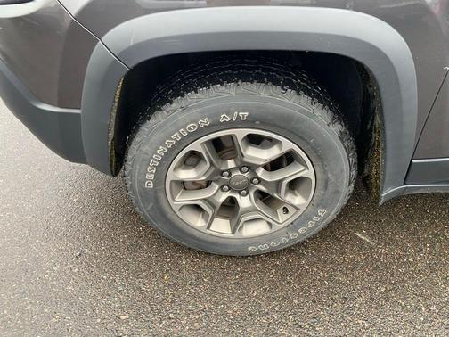 2020 Jeep Cherokee Trailhawk