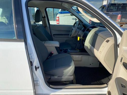 2010 Ford Escape XLS