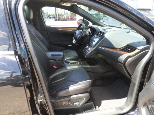Photo 4 of 19 of 2016 Lincoln MKC Reserve