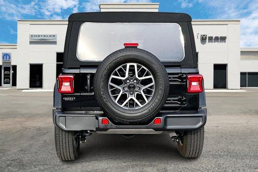 2024 Jeep Wrangler 4-Door Sahara 4x4