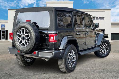 2024 Jeep Wrangler 4-Door Sahara 4x4
