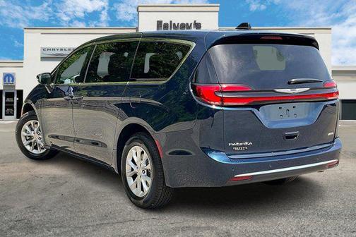 2025 Chrysler Pacifica L