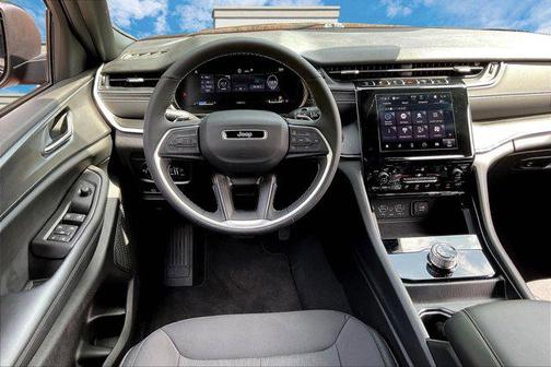 2024 Jeep Grand Cherokee Laredo