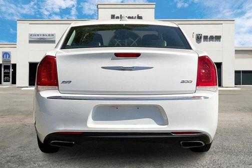 2017 Chrysler 300 Limited