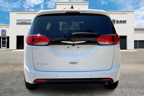 2026 Chrysler Voyager LX