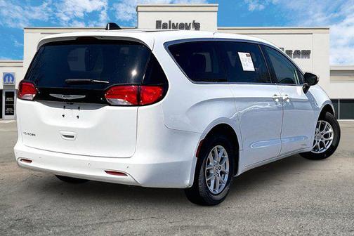 Bright White Clearcoat 2022 Chrysler Voyager LX