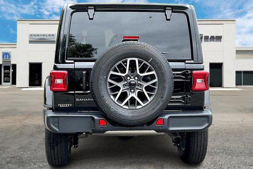 2025 Jeep Wrangler 4-Door Sahara 4x4