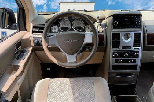 2010 Chrysler Town & Country LX