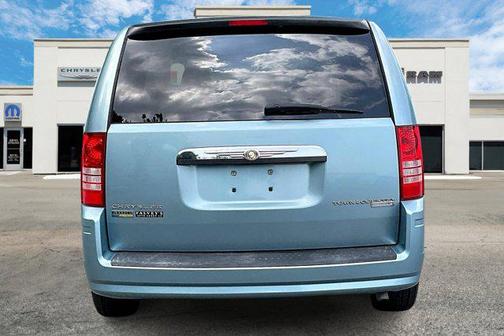 2010 Chrysler Town & Country LX