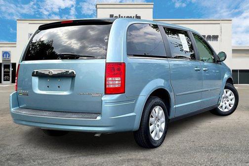 2010 Chrysler Town & Country LX