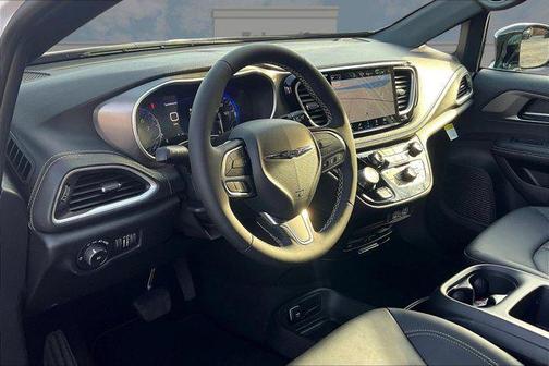 2025 Chrysler Pacifica L