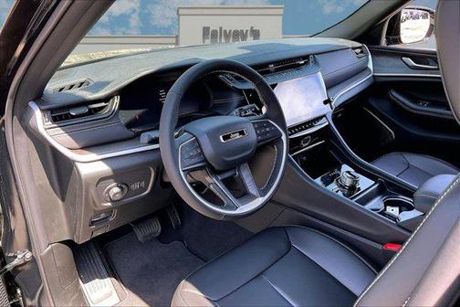 Diamond Black Crystal Pearlcoat 2026 Jeep Grand Cherokee Limited