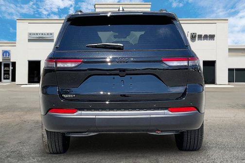 Diamond Black Crystal Pearlcoat 2026 Jeep Grand Cherokee Limited