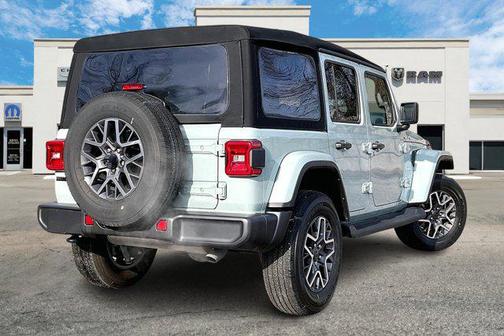 2024 Jeep Wrangler 4-Door Sahara 4x4