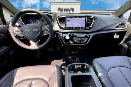 2025 Chrysler Pacifica L